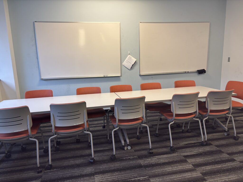 A medium-sized group study room in the South Campus Center.