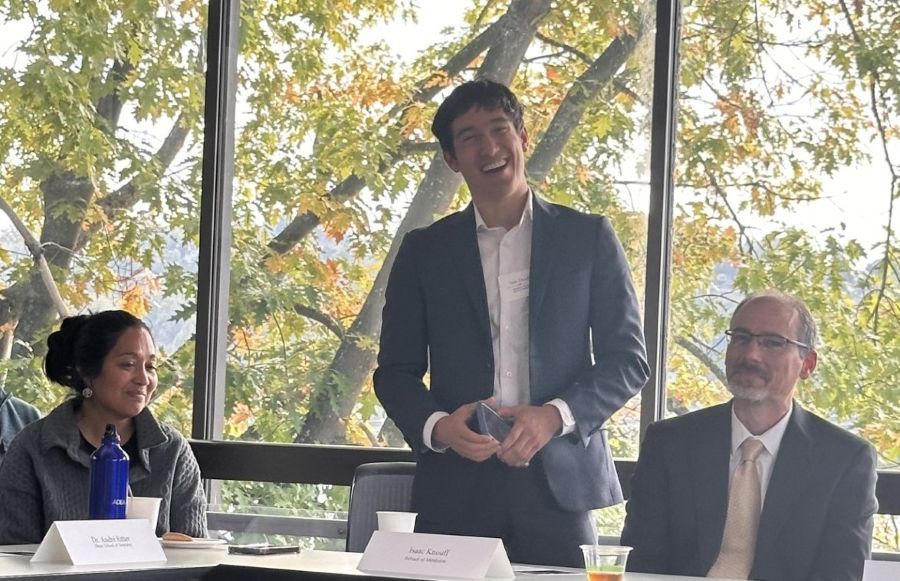 Magnuson Scholar Isaac Knouff, School of Medicine